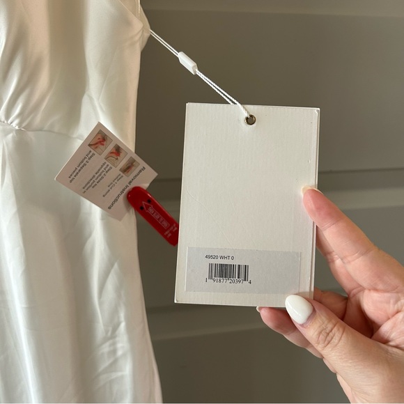 NWT 49520 Mac Duggal Keyhole Halter Empire Waist Gown - Picture 4 of 7